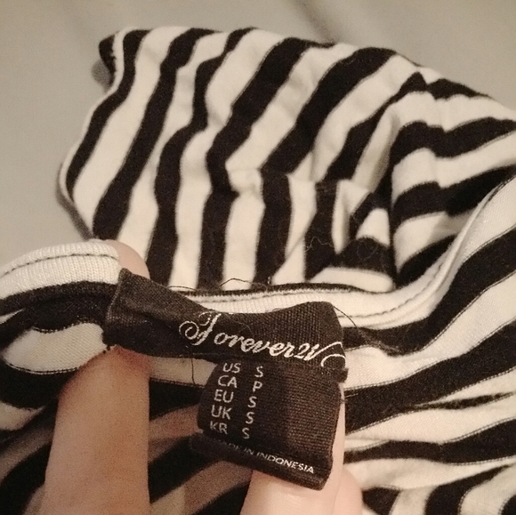 Striped Crop Top - Picture 7 of 7